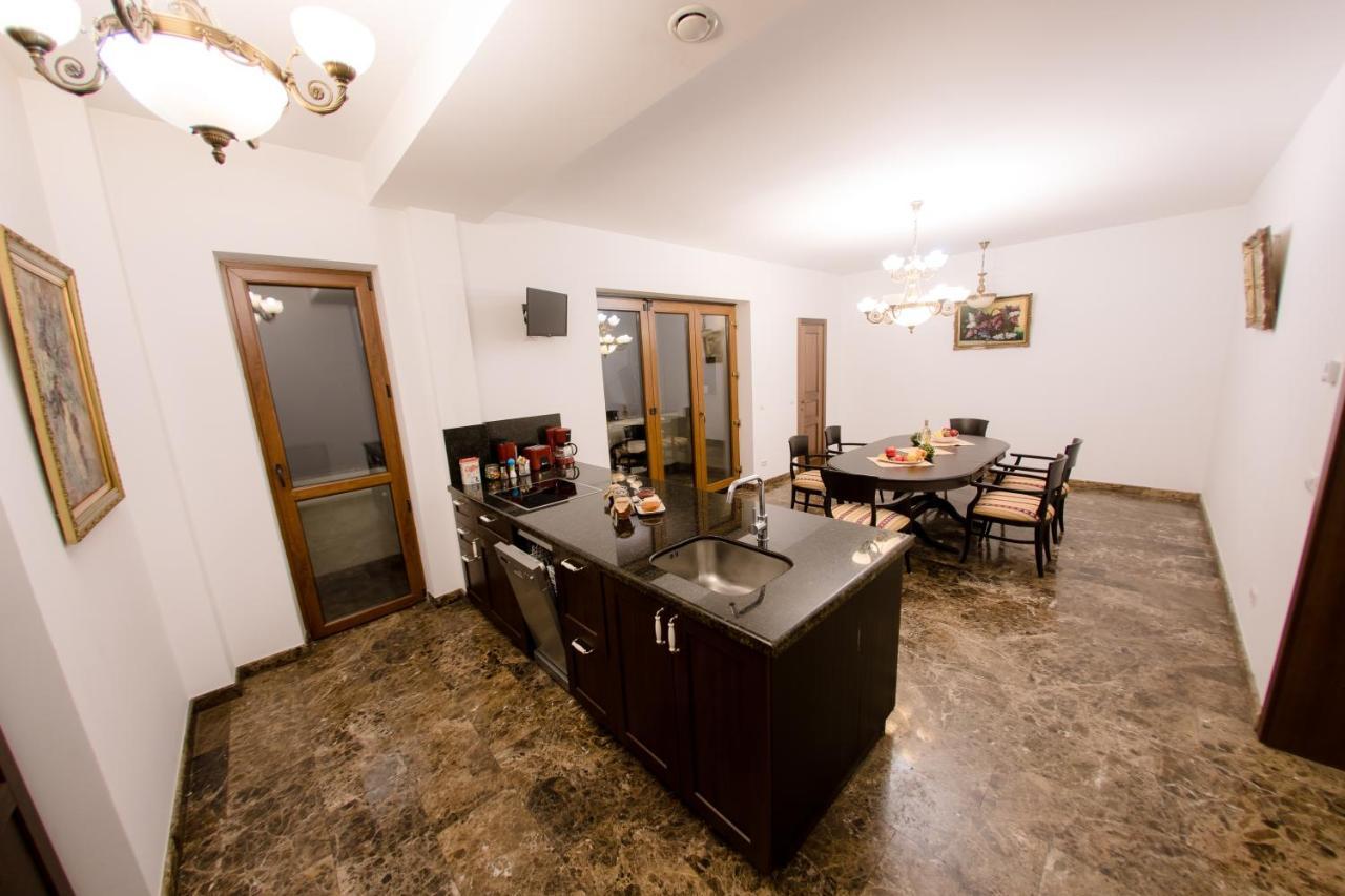 Appartamento Luxury Down Town Bucarest Esterno foto