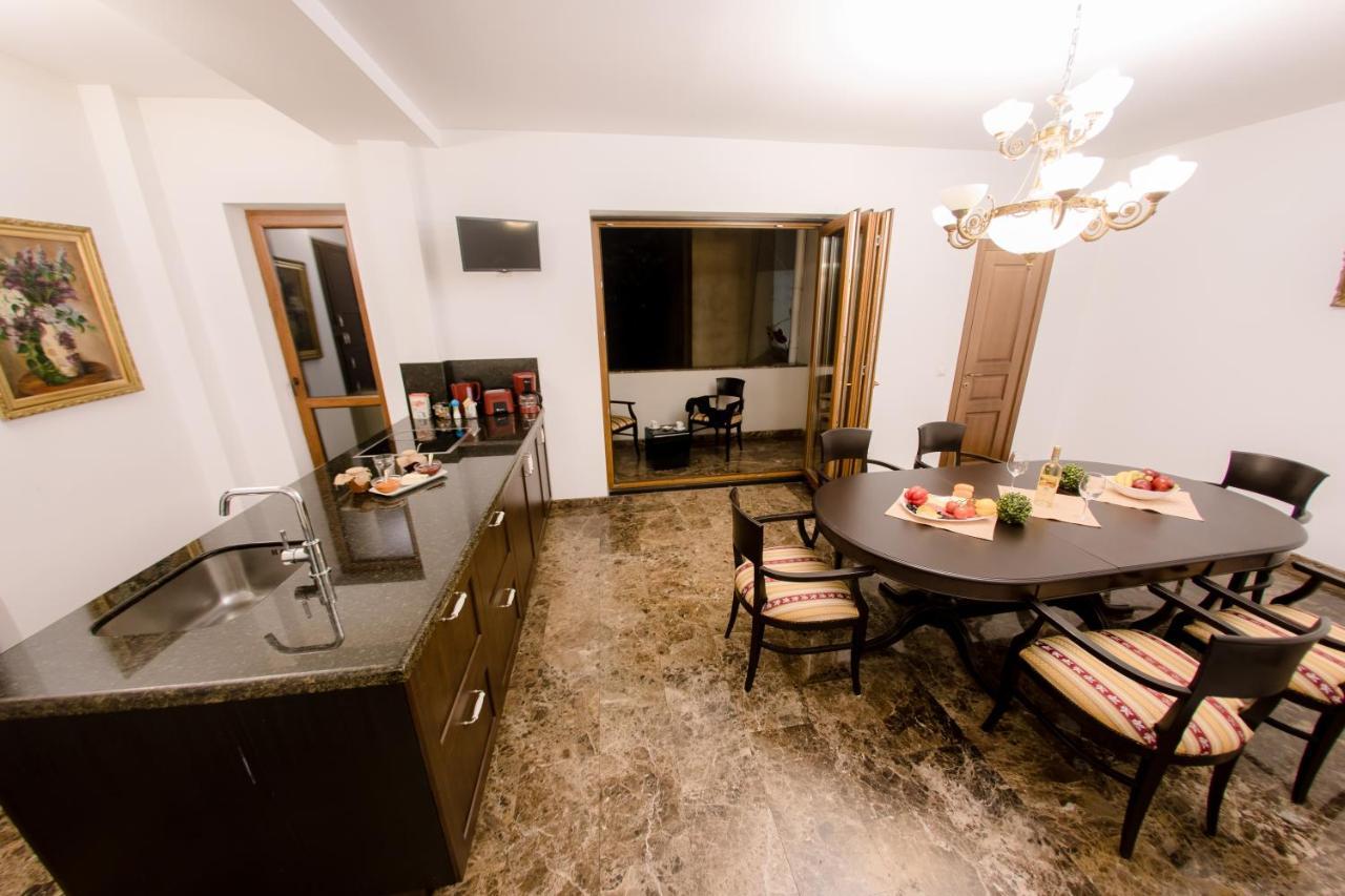 Appartamento Luxury Down Town Bucarest Esterno foto